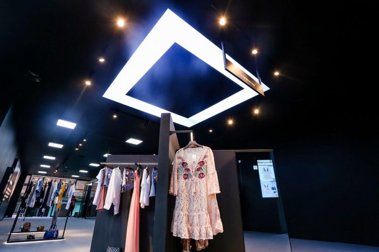 FashionAI concept store