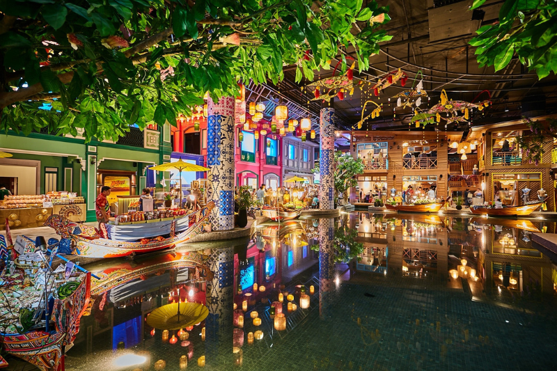 Bangkok, Thailand - March 10, 2022: Food Zone Of Traditional Thai Food Of Icon  Siam, The Luxury Department Store. Small Food Stalls And Asian Style Of  Interior Decoration. Stock Photo, Picture and